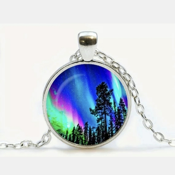 New Northern Lights/Aurora Borealis Necklace. - Picture 1 of 6